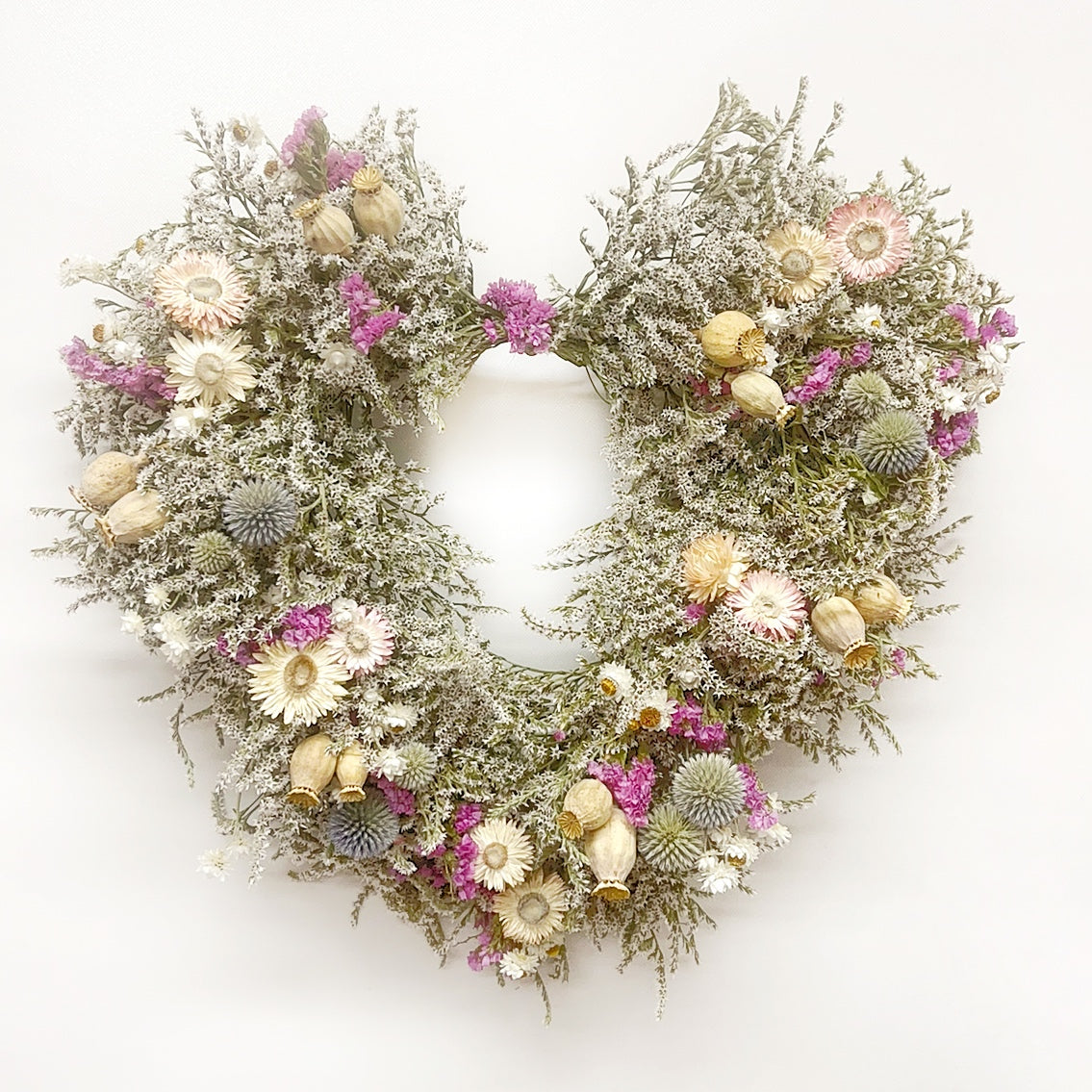 Gypsophila and Strawflowers Babe Heart Wreath – VanCortlandt Farms